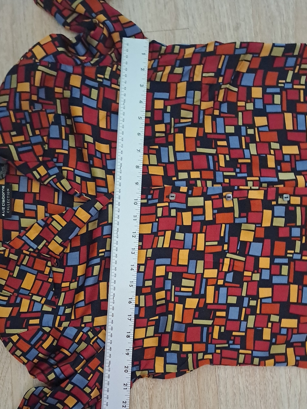 Liz Claiborne Collection 100% Silk Multicolor Geometric Button-Down - Picture 7 of 8